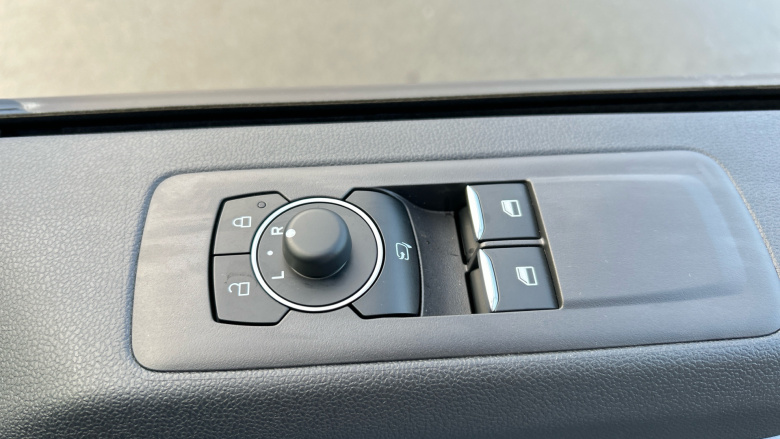 Ford Tourneo Custom 320 L1 Diesel Fwd 2.0 EcoBlue 136ps H1 Titanium 8 seater Auto